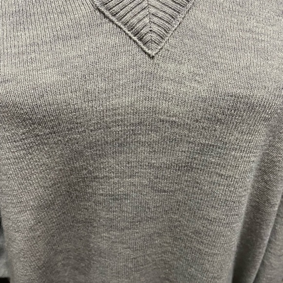White Ram Moulaine Gray Heathered VNeck Pullover-30% Wool -Size XL - Picture 4 of 10